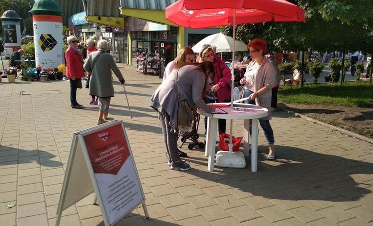 Zbiórka podpisów pod projektem ustawy o prawach kobiet trwa